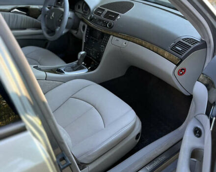 Мерседес Е-Класс 2003 в Черновцах на Automoto.ua Серый Мерседес Е-Класс, объемом двигателя 3.2 л и пробегом 400 тыс. км за 7000 $, фото 55 на Automoto.ua