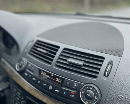 Сірий Мерседес Е-Клас, об'ємом двигуна 2.2 л та пробігом 265 тис. км за 5900 $, фото 39 на Automoto.ua