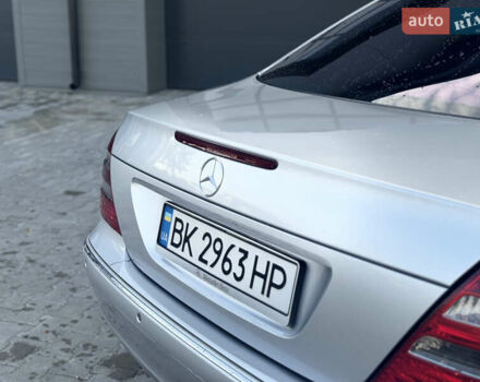 Мерседес Е-Клас 2003 у Сарнах на Automoto.ua Сірий Мерседес Е-Клас, об'ємом двигуна 2.2 л та пробігом 422 тис. км за 6999 $, фото 19 на Automoto.ua