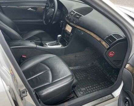 Серый Мерседес Е-Класс, объемом двигателя 3.2 л и пробегом 429 тыс. км за 6500 $, фото 6 на Automoto.ua