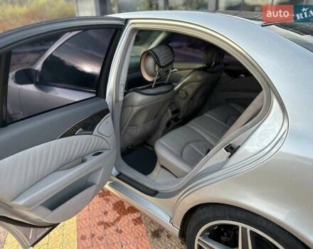 Серый Мерседес Е-Класс, объемом двигателя 4 л и пробегом 372 тыс. км за 6400 $, фото 3 на Automoto.ua
