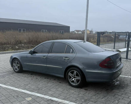 Серый Мерседес Е-Класс, объемом двигателя 3.2 л и пробегом 348 тыс. км за 6400 $, фото 6 на Automoto.ua