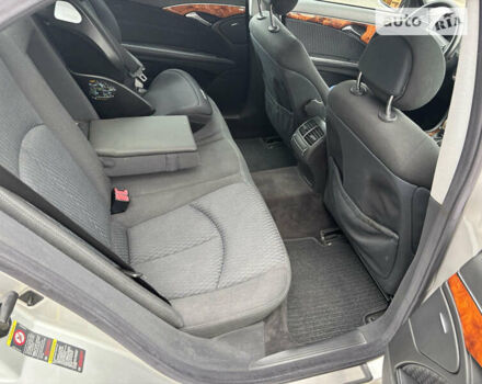 Сірий Мерседес Е-Клас, об'ємом двигуна 2.2 л та пробігом 361 тис. км за 7000 $, фото 15 на Automoto.ua