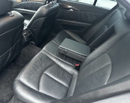 Серый Мерседес Е-Класс, объемом двигателя 3.2 л и пробегом 350 тыс. км за 7500 $, фото 6 на Automoto.ua