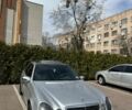 Сірий Мерседес Е-Клас, об'ємом двигуна 2 л та пробігом 300 тис. км за 3999 $, фото 7 на Automoto.ua