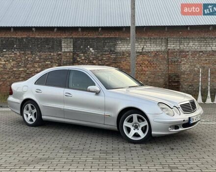 Серый Мерседес Е-Класс, объемом двигателя 2.1 л и пробегом 473 тыс. км за 5750 $, фото 17 на Automoto.ua