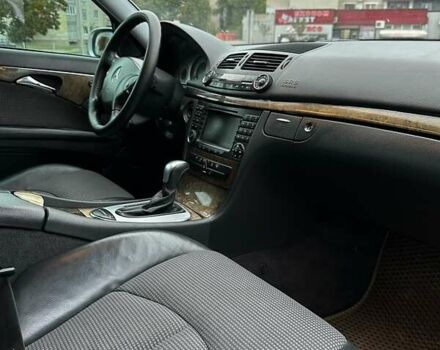 Серый Мерседес Е-Класс, объемом двигателя 3.2 л и пробегом 480 тыс. км за 7700 $, фото 4 на Automoto.ua