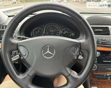 Сірий Мерседес Е-Клас, об'ємом двигуна 2.2 л та пробігом 361 тис. км за 7000 $, фото 23 на Automoto.ua