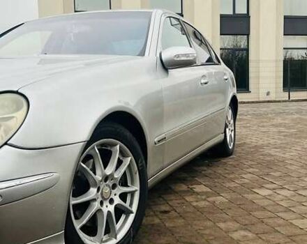 Серый Мерседес Е-Класс, объемом двигателя 3.2 л и пробегом 528 тыс. км за 4500 $, фото 1 на Automoto.ua