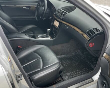 Сірий Мерседес Е-Клас, об'ємом двигуна 3.2 л та пробігом 429 тис. км за 6500 $, фото 7 на Automoto.ua