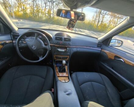 Сірий Мерседес Е-Клас, об'ємом двигуна 2.2 л та пробігом 170 тис. км за 3700 $, фото 5 на Automoto.ua