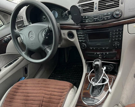 Серый Мерседес Е-Класс, объемом двигателя 2.2 л и пробегом 242 тыс. км за 5300 $, фото 11 на Automoto.ua