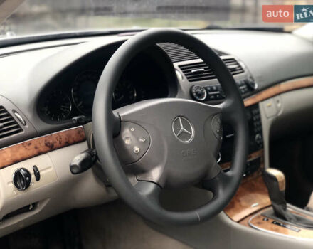 Сірий Мерседес Е-Клас, об'ємом двигуна 2.6 л та пробігом 350 тис. км за 4150 $, фото 24 на Automoto.ua