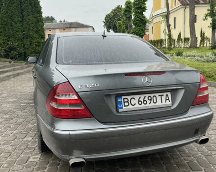 Серый Мерседес Е-Класс, объемом двигателя 3.2 л и пробегом 378 тыс. км за 6300 $, фото 3 на Automoto.ua