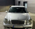 Мерседес Е-Клас 2004 у Каменце-Подольском на Automoto.ua Сірий Мерседес Е-Клас, об'ємом двигуна 2.6 л та пробігом 321 тис. км за 4999 $, фото 1 на Automoto.ua