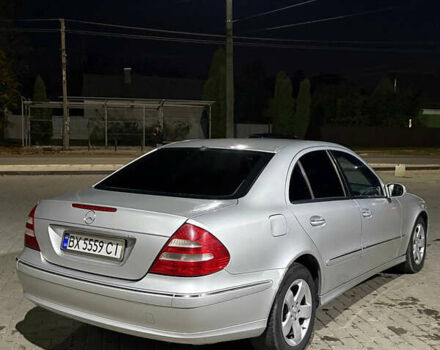 Мерседес Е-Клас 2004 у Каменце-Подольском на Automoto.ua Сірий Мерседес Е-Клас, об'ємом двигуна 2.6 л та пробігом 321 тис. км за 4999 $, фото 7 на Automoto.ua