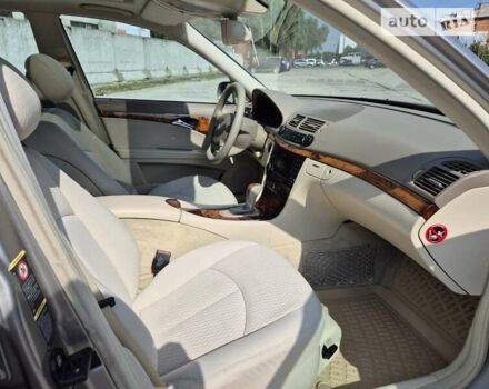 Сірий Мерседес Е-Клас, об'ємом двигуна 1.8 л та пробігом 281 тис. км за 11400 $, фото 31 на Automoto.ua