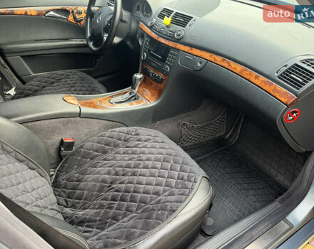 Серый Мерседес Е-Класс, объемом двигателя 2.2 л и пробегом 359 тыс. км за 6450 $, фото 35 на Automoto.ua