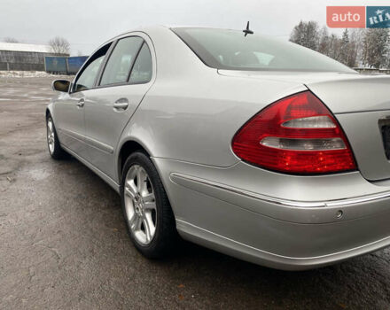 Сірий Мерседес Е-Клас, об'ємом двигуна 3.2 л та пробігом 272 тис. км за 3850 $, фото 17 на Automoto.ua
