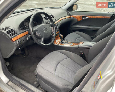 Сірий Мерседес Е-Клас, об'ємом двигуна 3.2 л та пробігом 272 тис. км за 3850 $, фото 33 на Automoto.ua