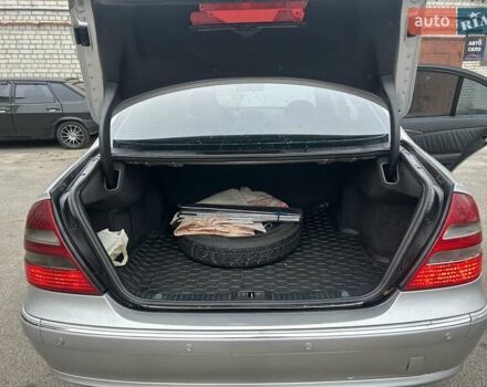 Серый Мерседес Е-Класс, объемом двигателя 2.2 л и пробегом 365 тыс. км за 5500 $, фото 17 на Automoto.ua