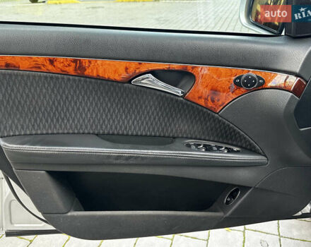 Мерседес Е-Клас 2004 у Івано-Франківську на Automoto.ua Сірий Мерседес Е-Клас, об'ємом двигуна 2.1 л та пробігом 305 тис. км за 6500 $, фото 13 на Automoto.ua