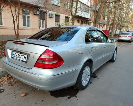 Серый Мерседес Е-Класс, объемом двигателя 2.1 л и пробегом 443 тыс. км за 8300 $, фото 5 на Automoto.ua