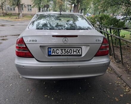 Серый Мерседес Е-Класс, объемом двигателя 3.2 л и пробегом 210 тыс. км за 5500 $, фото 2 на Automoto.ua