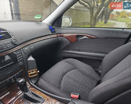 Мерседес Е-Клас 2004 у Чернігові на Automoto.ua Сірий Мерседес Е-Клас, об'ємом двигуна 2.2 л та пробігом 380 тис. км за 7000 $, фото 14 на Automoto.ua