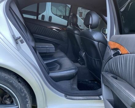 Серый Мерседес Е-Класс, объемом двигателя 2.7 л и пробегом 300 тыс. км за 3300 $, фото 4 на Automoto.ua