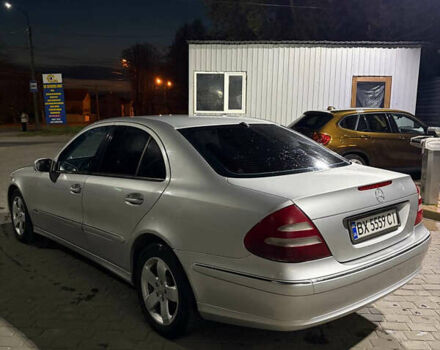 Мерседес Е-Клас 2004 у Каменце-Подольском на Automoto.ua Сірий Мерседес Е-Клас, об'ємом двигуна 2.6 л та пробігом 321 тис. км за 4999 $, фото 5 на Automoto.ua