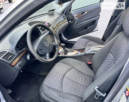 Серый Мерседес Е-Класс, объемом двигателя 2.69 л и пробегом 400 тыс. км за 7500 $, фото 13 на Automoto.ua