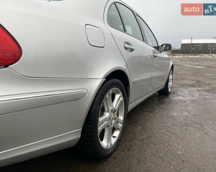 Сірий Мерседес Е-Клас, об'ємом двигуна 3.2 л та пробігом 272 тис. км за 3850 $, фото 19 на Automoto.ua