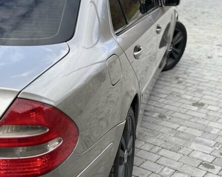 Мерседес Е-Клас 2004 у Каменце-Подольском на Automoto.ua Сірий Мерседес Е-Клас, об'ємом двигуна 2.1 л та пробігом 312 тис. км за 6600 $, фото 5 на Automoto.ua