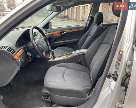 Сірий Мерседес Е-Клас, об'ємом двигуна 3.2 л та пробігом 272 тис. км за 3850 $, фото 31 на Automoto.ua