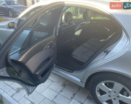 Серый Мерседес Е-Класс, объемом двигателя 3.2 л и пробегом 356 тыс. км за 7800 $, фото 15 на Automoto.ua