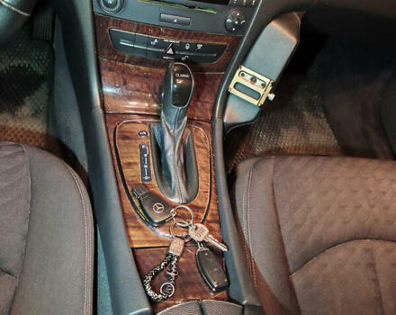 Мерседес Е-Клас 2004 у Чернігові на Automoto.ua Сірий Мерседес Е-Клас, об'ємом двигуна 2.2 л та пробігом 380 тис. км за 7000 $, фото 4 на Automoto.ua