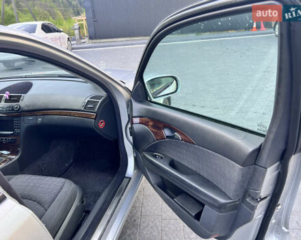 Серый Мерседес Е-Класс, объемом двигателя 2.69 л и пробегом 400 тыс. км за 7500 $, фото 15 на Automoto.ua