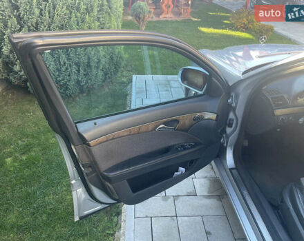 Серый Мерседес Е-Класс, объемом двигателя 3.2 л и пробегом 356 тыс. км за 7800 $, фото 18 на Automoto.ua