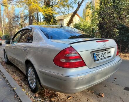 Серый Мерседес Е-Класс, объемом двигателя 2.1 л и пробегом 443 тыс. км за 8300 $, фото 3 на Automoto.ua