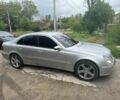 Серый Мерседес Е-Класс, объемом двигателя 3.2 л и пробегом 440 тыс. км за 8000 $, фото 5 на Automoto.ua