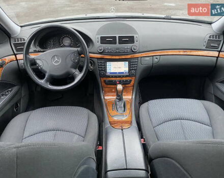 Сірий Мерседес Е-Клас, об'ємом двигуна 3.2 л та пробігом 272 тис. км за 3850 $, фото 45 на Automoto.ua