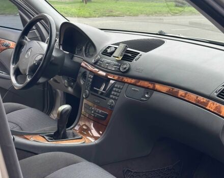 Серый Мерседес Е-Класс, объемом двигателя 1.8 л и пробегом 230 тыс. км за 6000 $, фото 8 на Automoto.ua