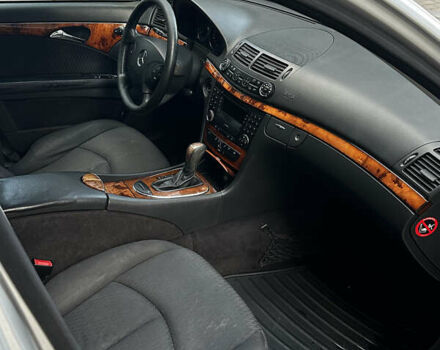 Мерседес Е-Клас 2004 у Івано-Франківську на Automoto.ua Сірий Мерседес Е-Клас, об'ємом двигуна 2.1 л та пробігом 305 тис. км за 6500 $, фото 14 на Automoto.ua