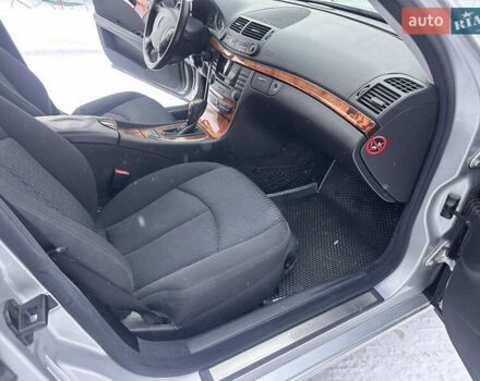 Серый Мерседес Е-Класс, объемом двигателя 1.8 л и пробегом 289 тыс. км за 6750 $, фото 36 на Automoto.ua