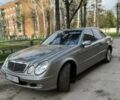Серый Мерседес Е-Класс, объемом двигателя 3.2 л и пробегом 315 тыс. км за 8199 $, фото 1 на Automoto.ua