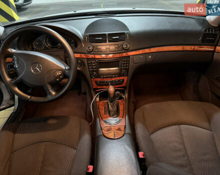 Серый Мерседес Е-Класс, объемом двигателя 2.15 л и пробегом 306 тыс. км за 7800 $, фото 11 на Automoto.ua