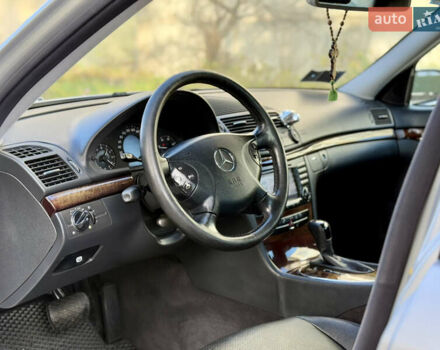 Сірий Мерседес Е-Клас, об'ємом двигуна 2.7 л та пробігом 400 тис. км за 8300 $, фото 37 на Automoto.ua
