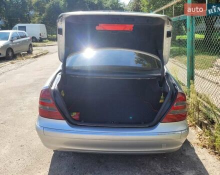 Сірий Мерседес Е-Клас, об'ємом двигуна 2.15 л та пробігом 350 тис. км за 7500 $, фото 11 на Automoto.ua