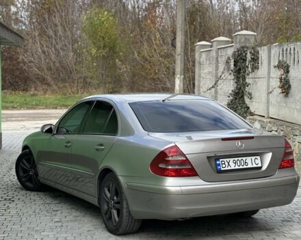 Мерседес Е-Клас 2004 у Каменце-Подольском на Automoto.ua Сірий Мерседес Е-Клас, об'ємом двигуна 2.1 л та пробігом 312 тис. км за 6600 $, фото 2 на Automoto.ua